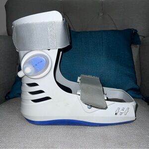 DeRoyal Medium Walking Boot Size~ Shell Only